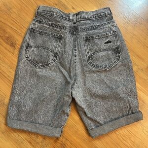 Vintage Stone Washed Chic Jean Shorts Womens Sz 27”